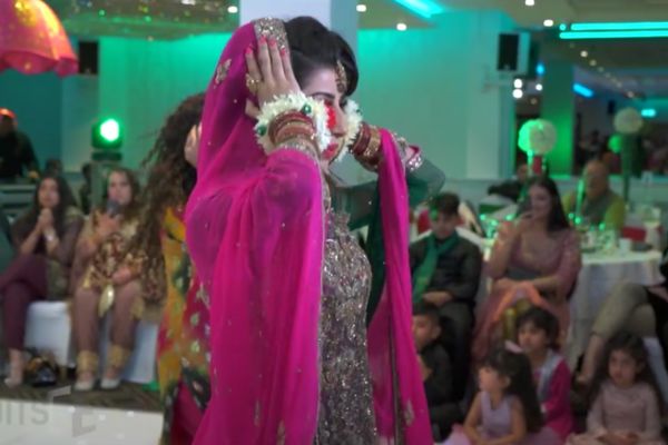 Aneesah-Usman-Royal-Nawaab-London-Asian-Mehndi-Cinema-Edits